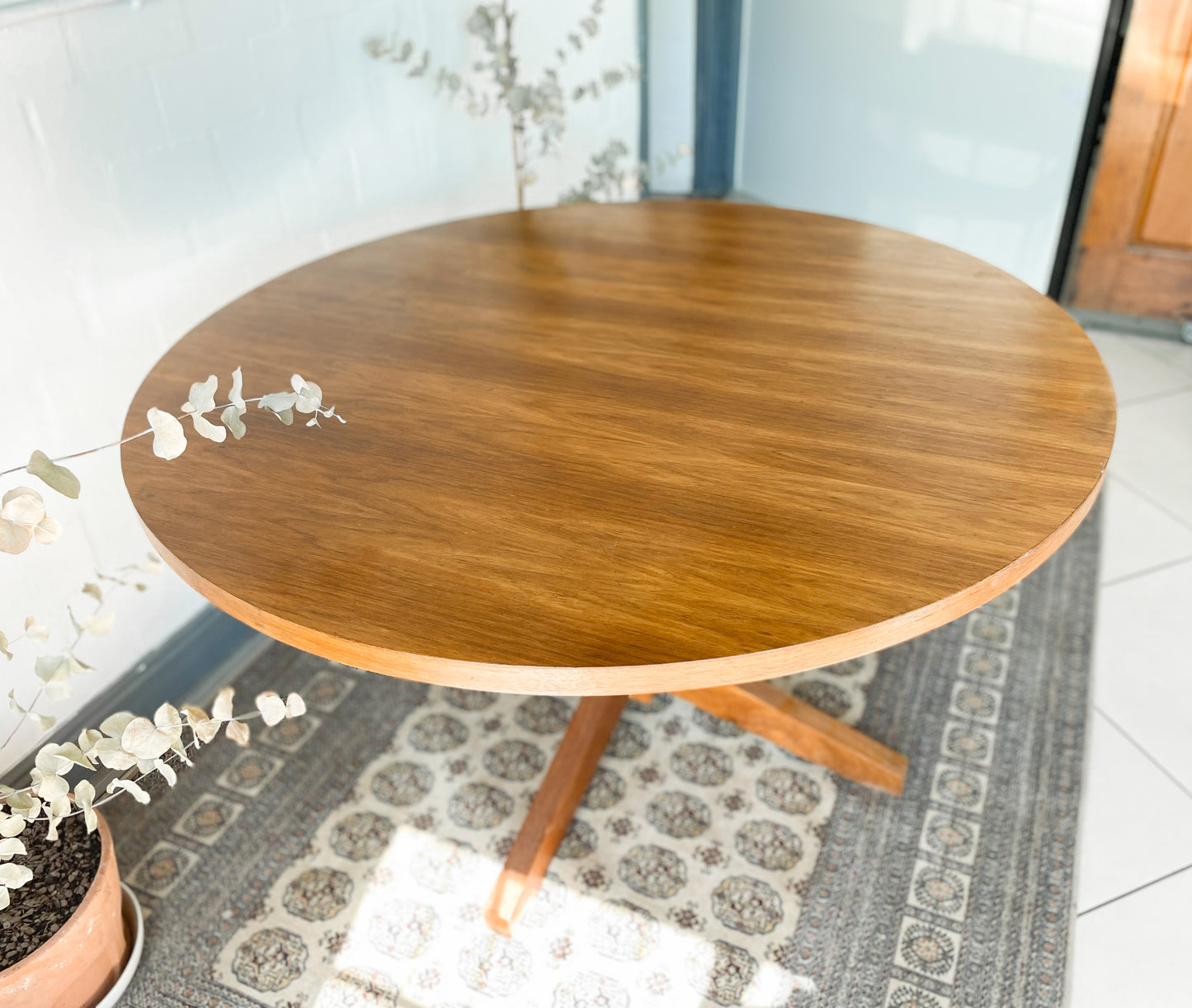 Mid-Century Modern Extendable dining table suitable to seat 6-8 guests.