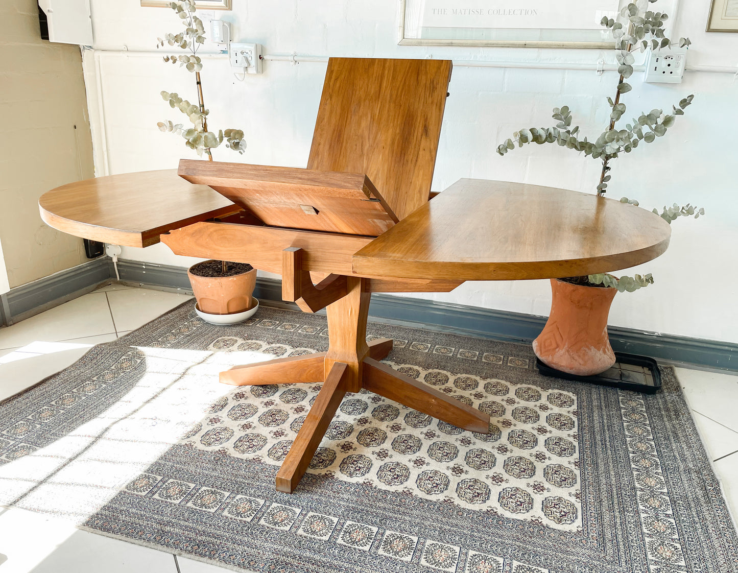 Mid-Century Modern Extendable dining table suitable to seat 6-8 guests.