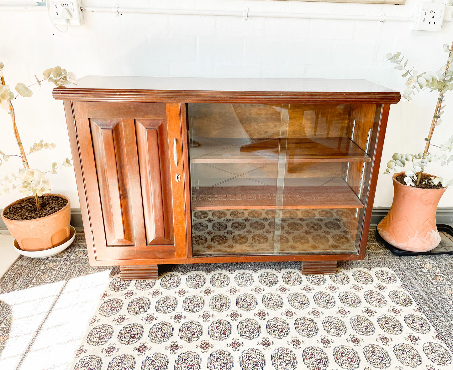 Beautiful sideboard/ display cabinet.