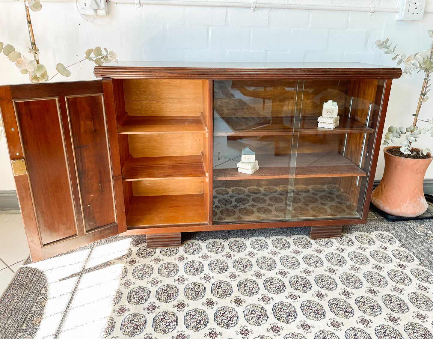 Beautiful sideboard/ display cabinet.